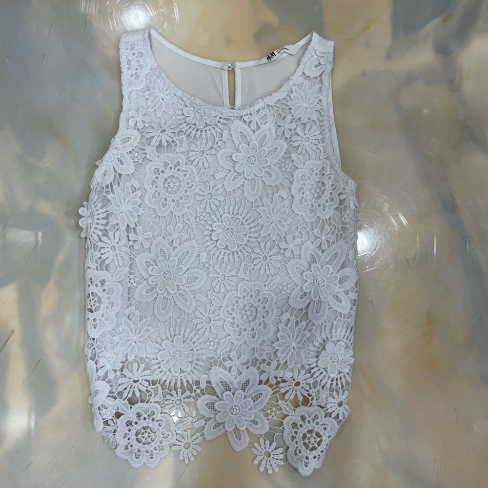 Flower patterned lace tank top